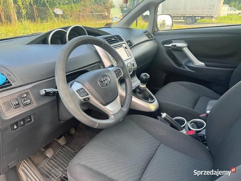 Używany Toyota Verso Premium 126 KM (92 kW) 2011 Inny kolor Minivan