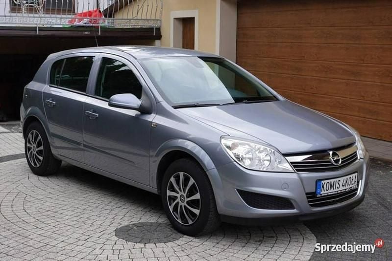 Szary (metalik) Używany 2007 Opel Astra Hatchback | 11 900 zł (Uczciwa cena) - Obraz 1/4