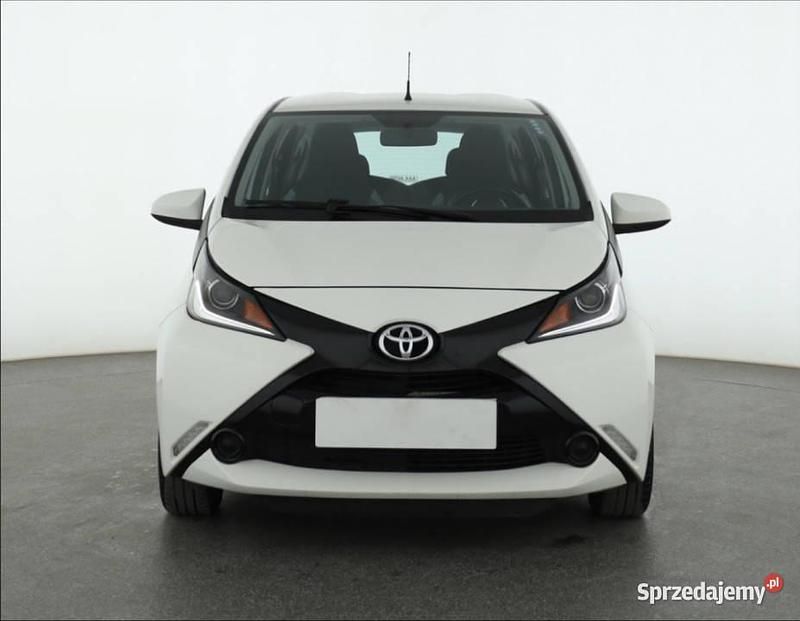 Biały Używany 2017 Toyota Aygo Hatchback | 29 999 zł (Uczciwa cena) - Obraz 1/4