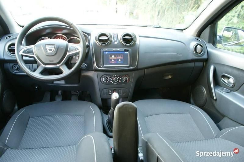 Czarny Używany 2016 Dacia Sandero Hatchback | 23 900 zł (Uczciwa cena) - Obraz 1/4
