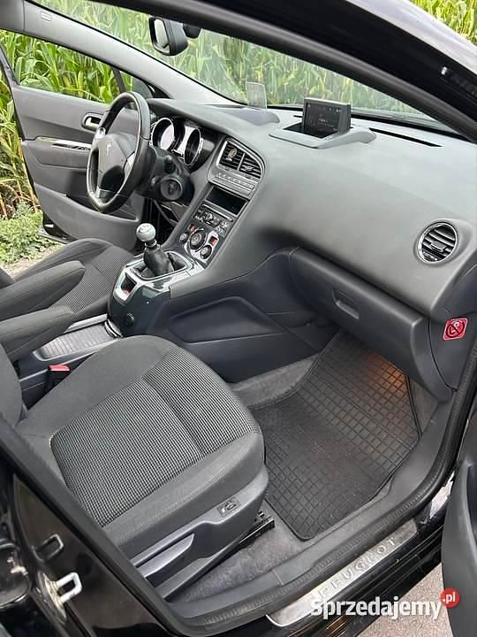 Czarny Używany 2016 Peugeot 5008 Minivan | 34 500 zł (Dobra cena) - Obraz 1/4