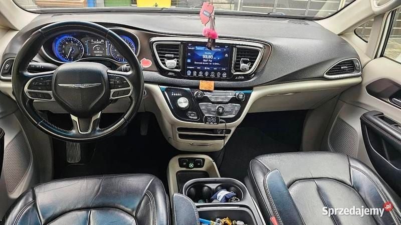Używany Chrysler Pacifica 2017 Biały Minivan