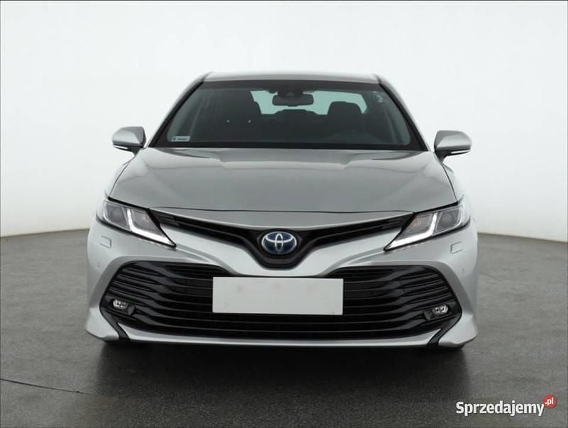 Srebrny Używany 2020 Toyota Camry Sedan/Limuzyna | 94 999 zł (Uczciwa cena) - Obraz 1/4
