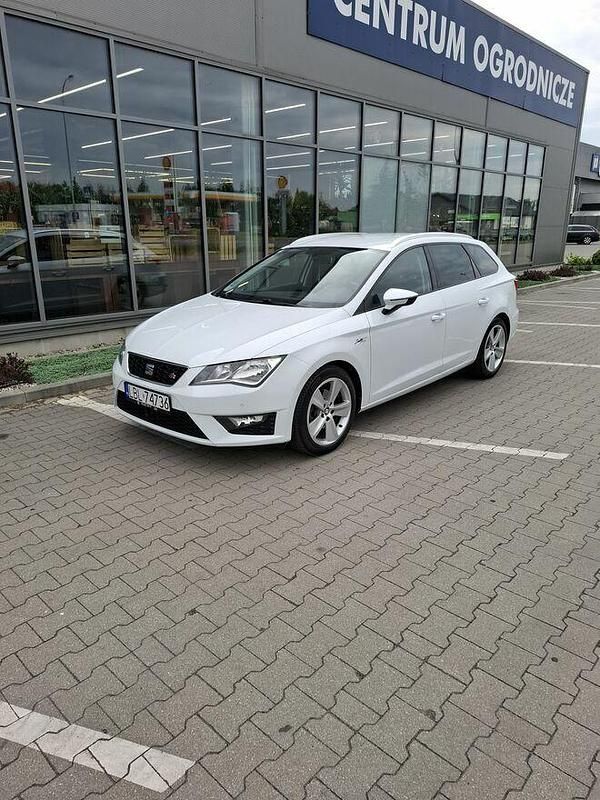 Biały Używany 2016 Seat Leon ST FR Kombi | 44 900 zł (Uczciwa cena) - Obraz 1/4
