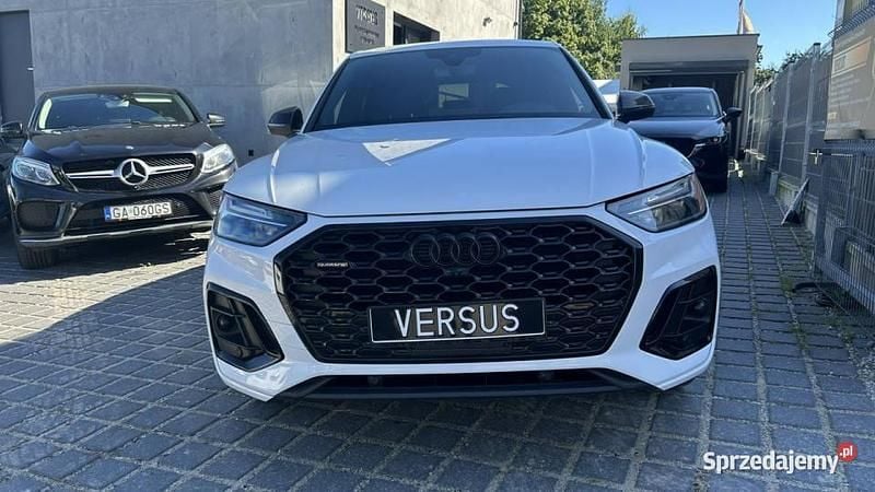 Biały Używany 2022 Audi Q5 Sportback Comfort SUV | 159 000 zł - Obraz 1/4