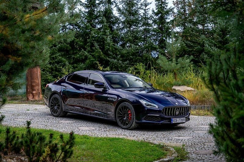 Granatowy Używany 2019 Maserati Quattroporte GranLusso Sedan/Limuzyna | 264 777 zł - Obraz 1/4