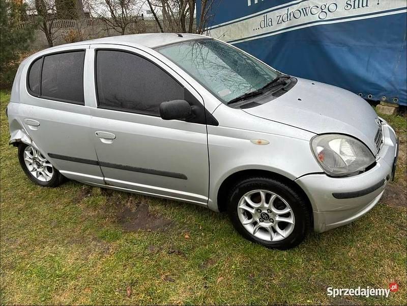Srebrny Używany 2001 Toyota Yaris Hatchback | 1000 zł (Super Cena) - Obraz 1/4