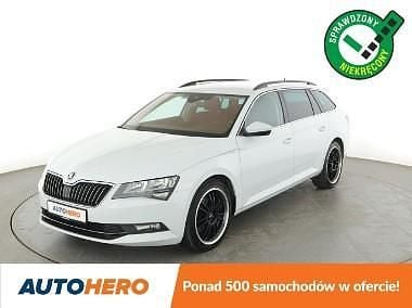 Biały Używany 2019 Skoda Superb Kombi | 73 900 zł (Dobra cena) - Obraz 1/3