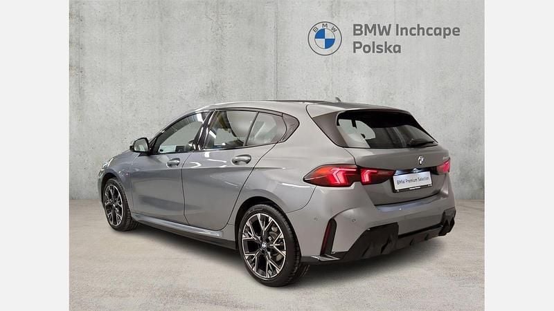 Używany BMW 118 Shadowline 150 KM (110 kW) 2025 Szary skyscraper metalizowany Hatchback