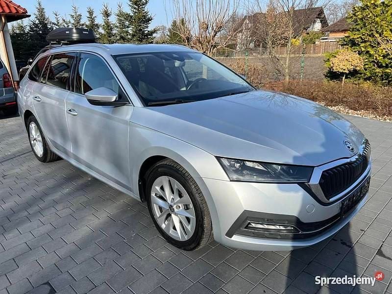 Używany Skoda Octavia Style 2022 Srebrny Kombi