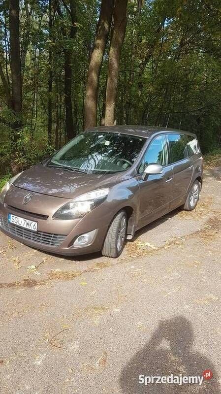 Brązowy Używany 2010 Renault Grand Scénic III Minivan | 18 000 zł (Uczciwa cena) - Obraz 1/4