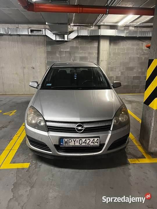 Srebrny Używany 2006 Opel Astra Hatchback | 5000 zł (Uczciwa cena) - Obraz 1/4