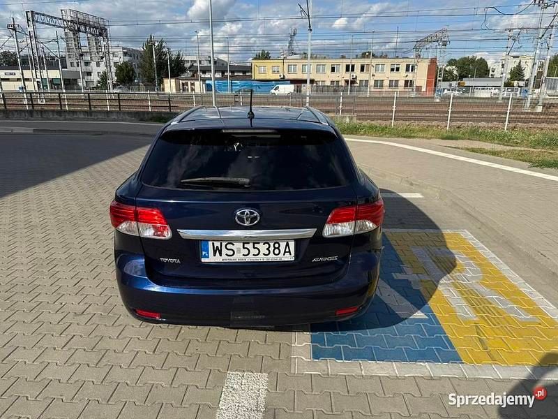 Używany Toyota Avensis 2012
