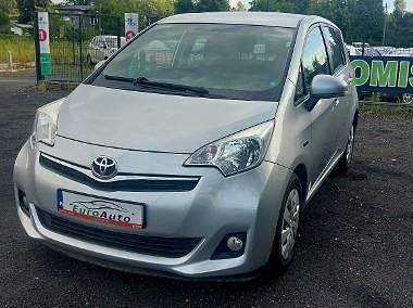 Srebrny Używany 2012 Toyota Verso Minivan | 25 800 zł - Obraz 1/4