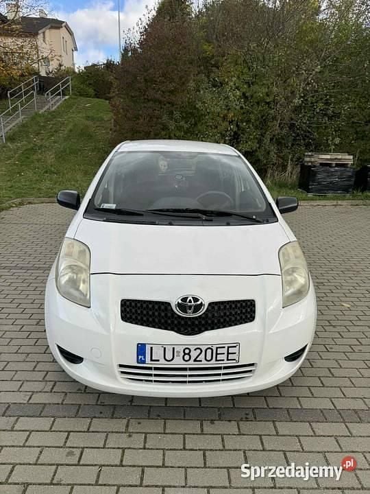 Biały Używany 2007 Toyota Yaris Hatchback | 11 000 zł (Uczciwa cena) - Obraz 1/4