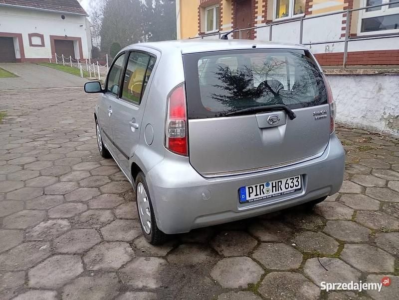 Używany Daihatsu Sirion 2006 Srebrny Hatchback