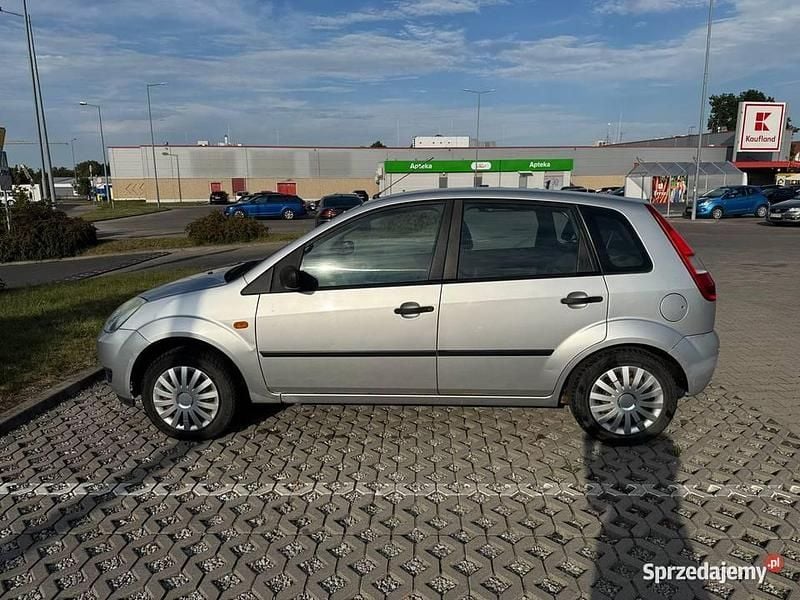 Srebrny Używany 2005 Ford Fiesta Hatchback | 4900 zł (Uczciwa cena) - Obraz 1/4