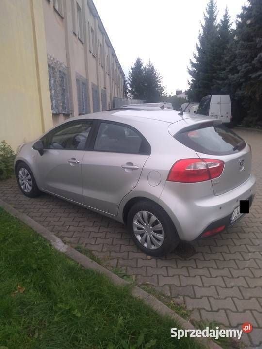 Srebrny Używany 2014 Kia Rio 2 Hatchback | 32 500 zł (Uczciwa cena) - Obraz 1/4