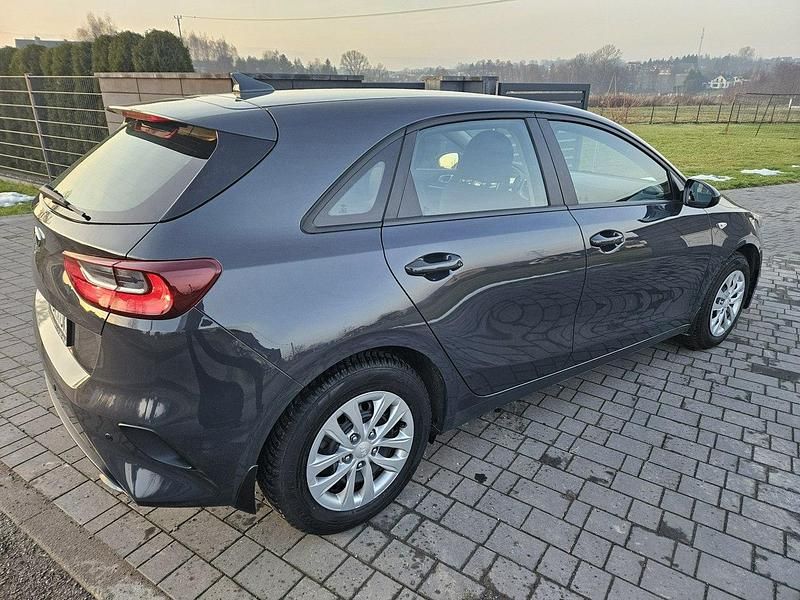 Używany Kia Ceed 120 KM (88 kW) 2019 Biały Hatchback