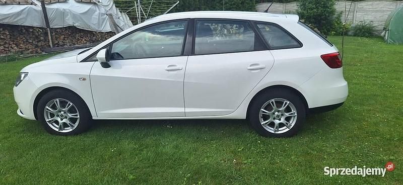 Biały Używany 2015 Seat Ibiza ST Kombi | 20 800 zł (Dość drogi) - Obraz 1/4