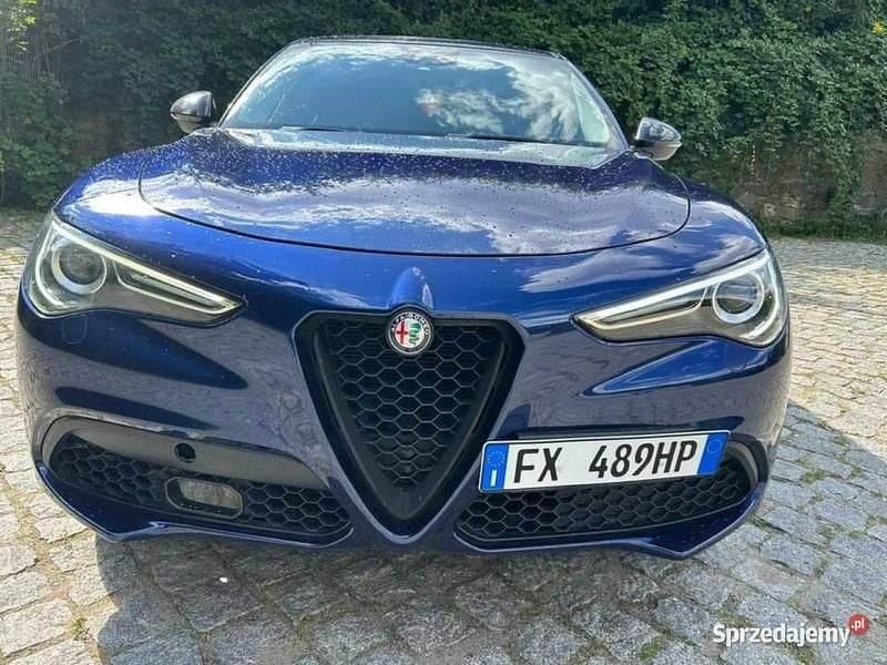 Używany Alfa Romeo Stelvio Veloce 190 KM (139 kW) 2019 Niebieski (metalik) SUV