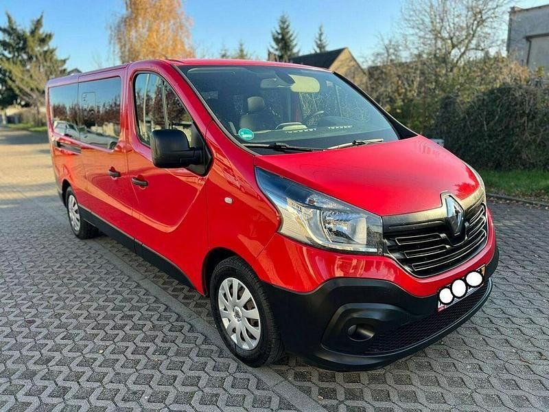 Czerwony Używany 2016 Renault Trafic Minivan | 49 999 zł (Dobra cena) - Obraz 1/4