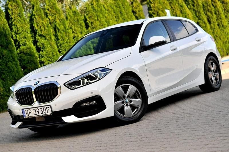 Biały (metalik) Używany 2019 BMW 116 Hatchback | 66 900 zł (Uczciwa cena) - Obraz 1/4