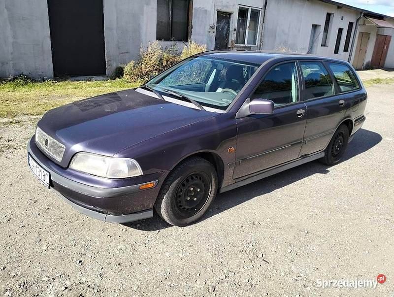Fioletowy Używany 1998 Volvo V40 Sedan/Limuzyna | 3299 zł - Obraz 1/4