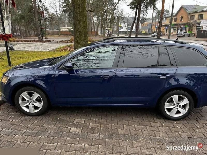 Granatowy Używany 2017 Skoda Octavia Ambition Kombi | 35 900 zł (Dość drogi) - Obraz 1/4