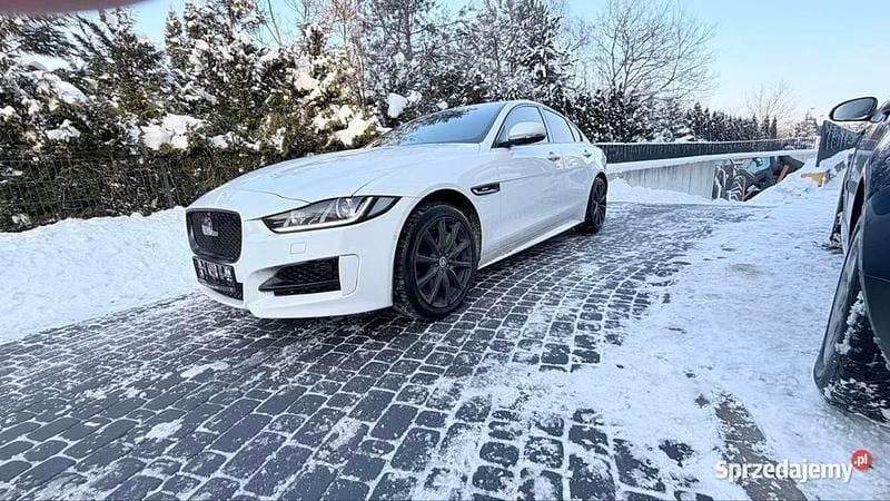 Używany Jaguar XE 2017 Biały Sedan/Limuzyna