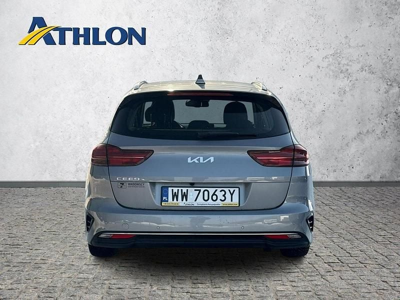 Używany Kia Ceed 160 KM (117 kW) 2022 Niebieski jasny (metalik) Hatchback