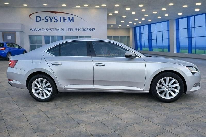 Używany Skoda Superb 150 KM (110 kW) 2019 Srebrny Sedan/Limuzyna