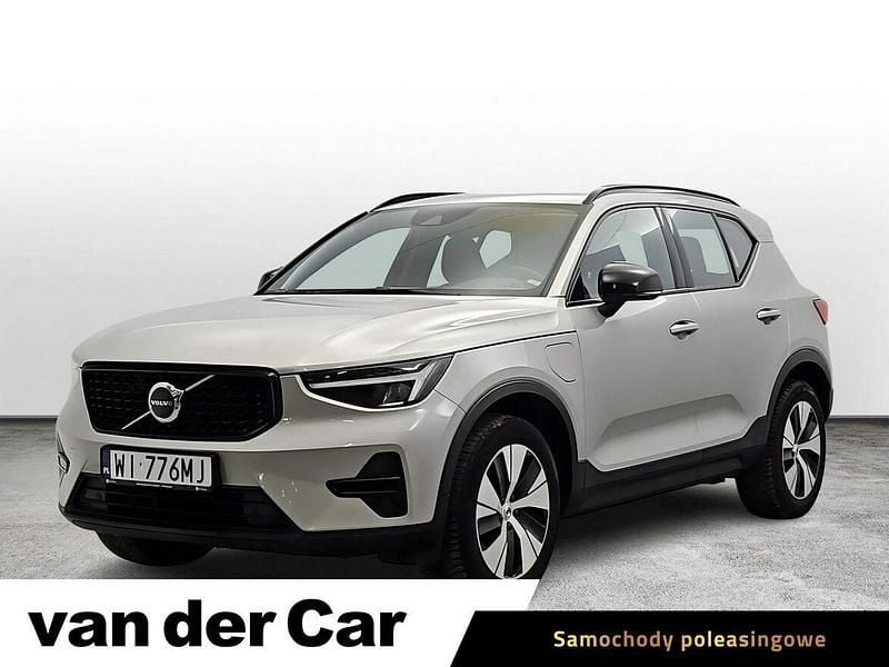 Srebrny Używany 2022 Volvo XC40 Plus SUV | 149 900 zł (Dobra cena) - Obraz 1/4
