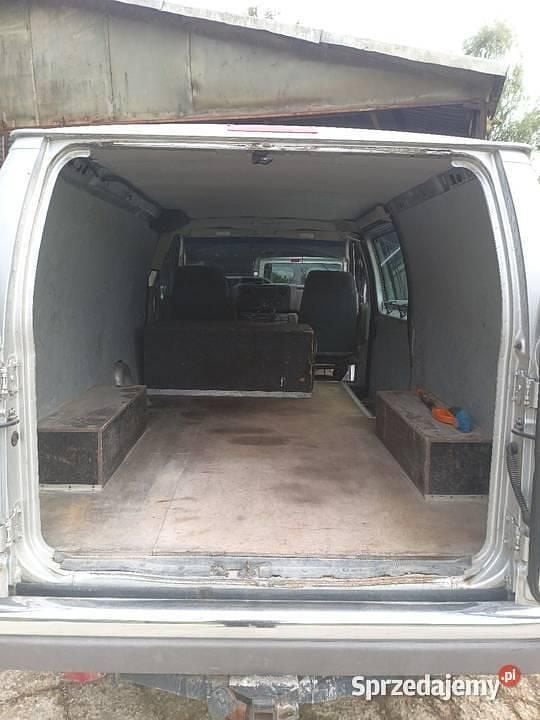 Używany Ford Econoline 2011 Srebrny Minivan