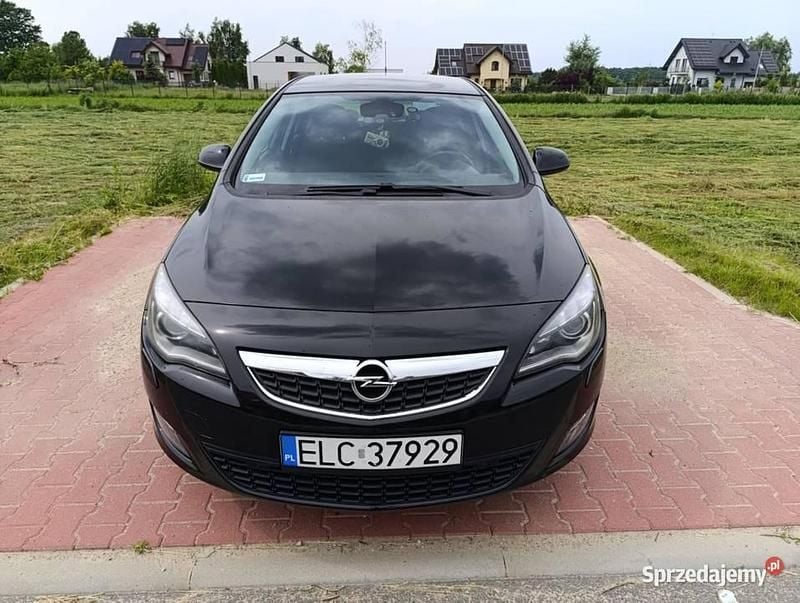 Używany Opel Astra 2010 Czarny Hatchback