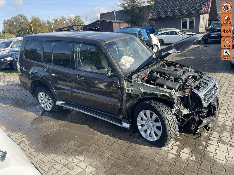 Czarny (metalik) Używany 2018 Mitsubishi Pajero SUV | 32 900 zł - Obraz 1/4