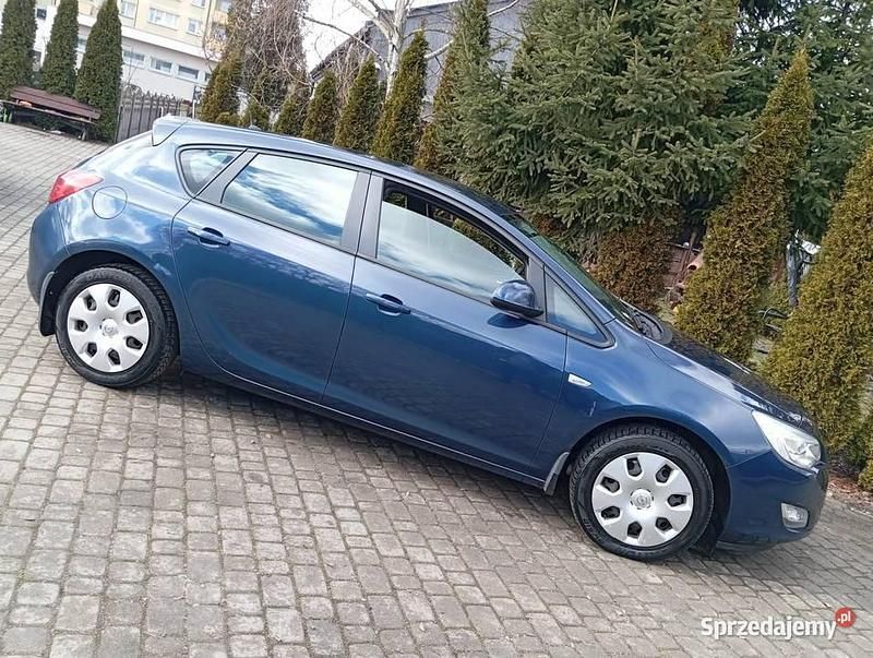 Używany Opel Astra 2012 Niebieski Hatchback