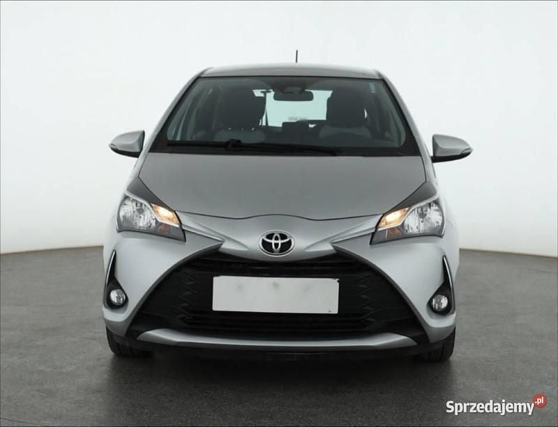 Srebrny Używany 2018 Toyota Yaris Hatchback | 47 999 zł (Uczciwa cena) - Obraz 1/4