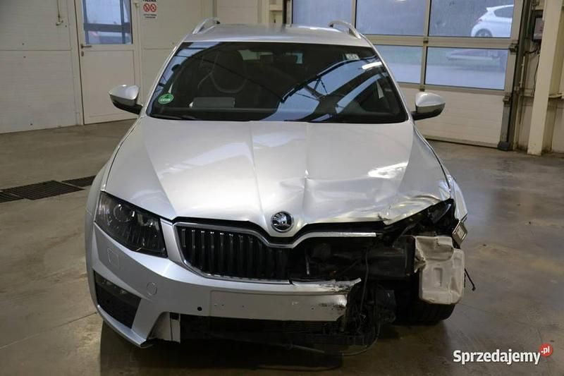Srebrny (metalik) Używany 2017 Skoda Octavia vRS Kombi | 26 800 zł - Obraz 1/4