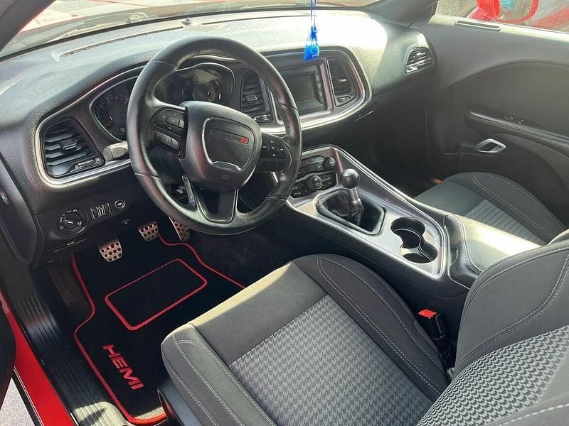 Używany Dodge Challenger 2017 Czerwony Coupe