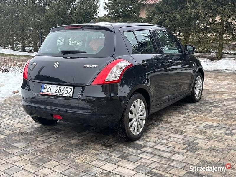 Używany Suzuki Swift 2011 Czarny Hatchback