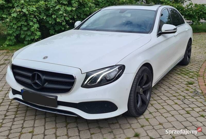 Używany 2018 Mercedes E250 | 127 000 zł - Obraz 1/4