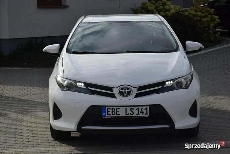 Biały (metalik) Używany 2015 Toyota Auris Hatchback | 34 900 zł (Uczciwa cena) - Obraz 1/4