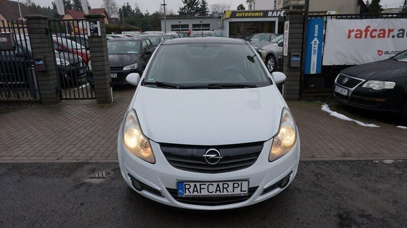 Używany Opel Corsa 90 KM (66 kW) 2009 Biały Hatchback