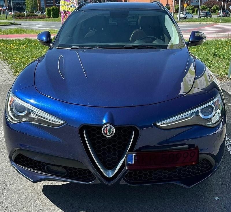 Niebieski Używany 2018 Alfa Romeo Stelvio SUV | 82 000 zł (Dobra cena) - Obraz 1/4