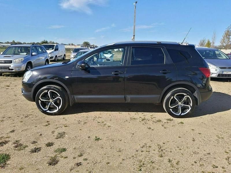 Używany Nissan Qashqai +2 141 KM (103 kW) 2010 Czarny SUV