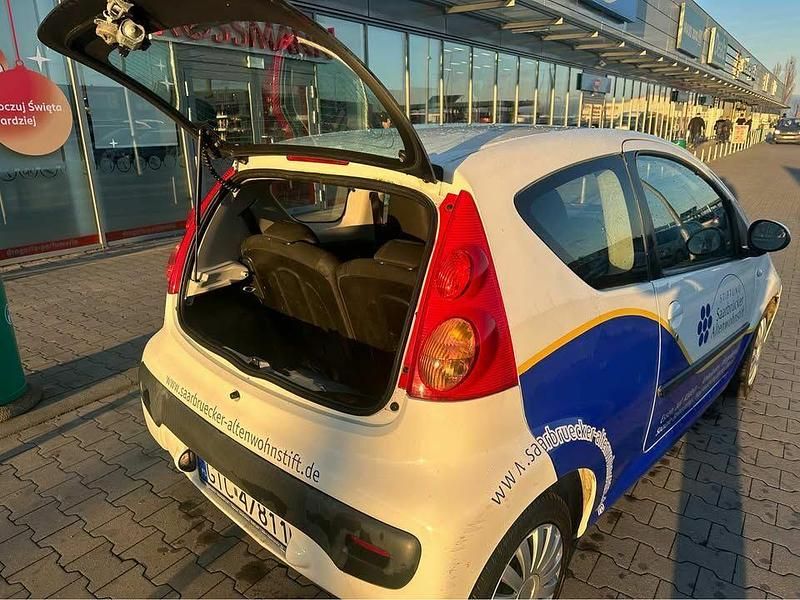 Używany Peugeot 107 2011 Biały Hatchback