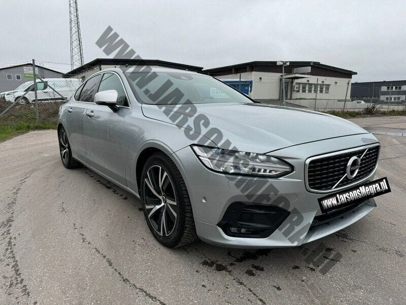 Używany Volvo S90 190 KM (139 kW) 2018 Srebrny Sedan/Limuzyna