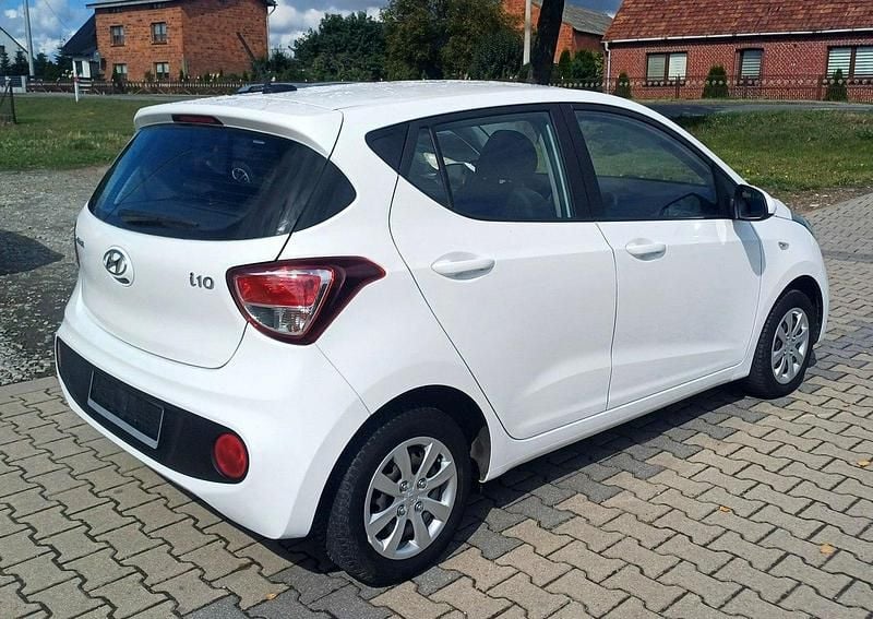 Używany Hyundai i10 67 KM (49 kW) 2017 Biały Hatchback