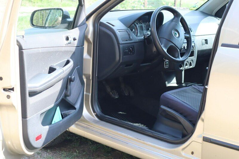 Używany Skoda Fabia 55 KM (40 kW) 2006 Beżowy Hatchback